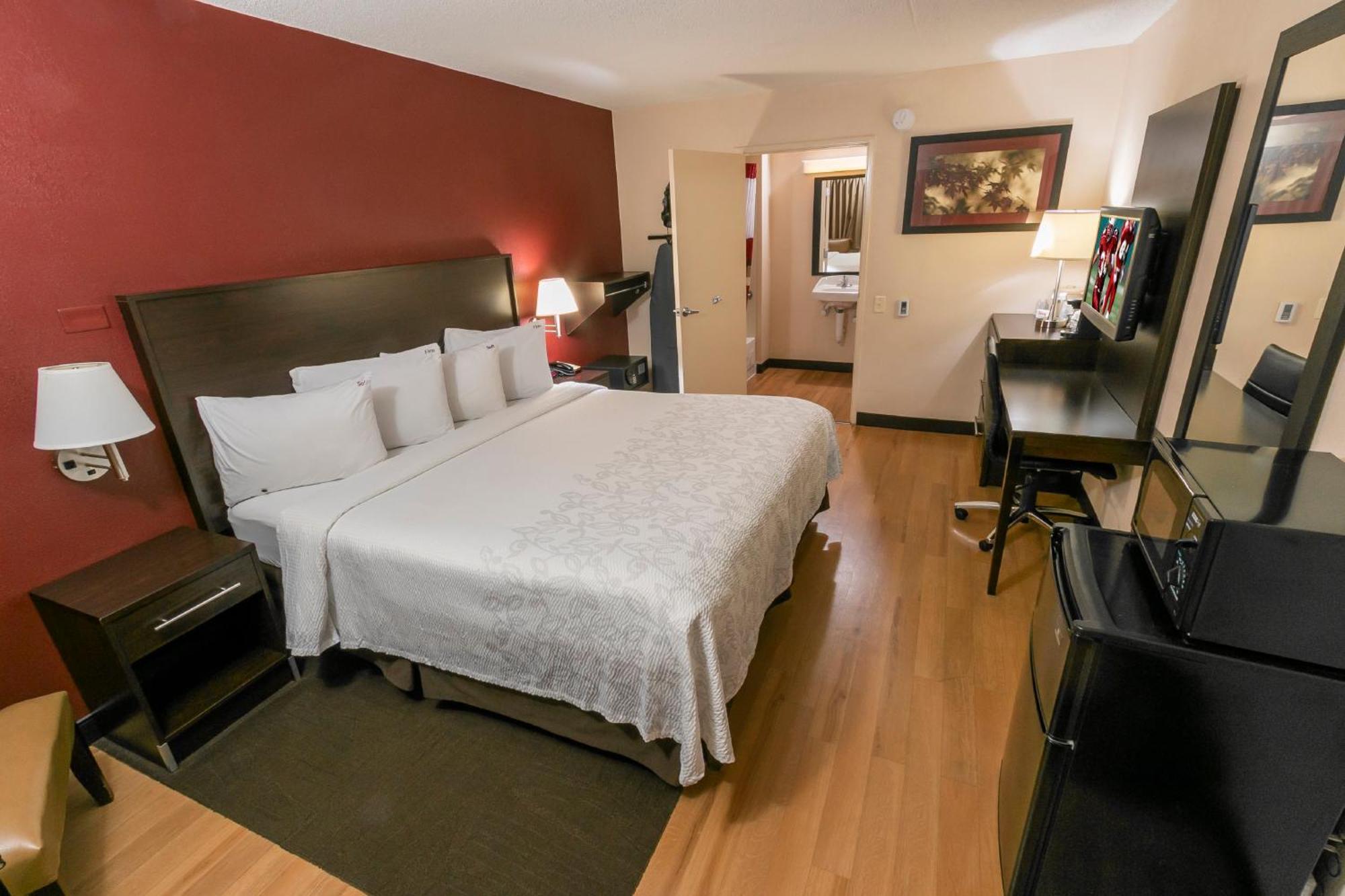 Premium King Room Disability Access Smoke Free (Upgraded Bedding & Snack)