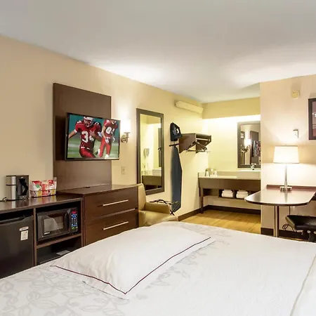 Red Roof Inn Plus+ St. Louis - Forest Park / Hampton Ave.-2