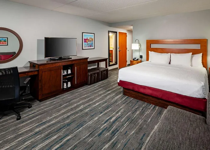 Hampton Inn & Suites St. Louis At Forest Park