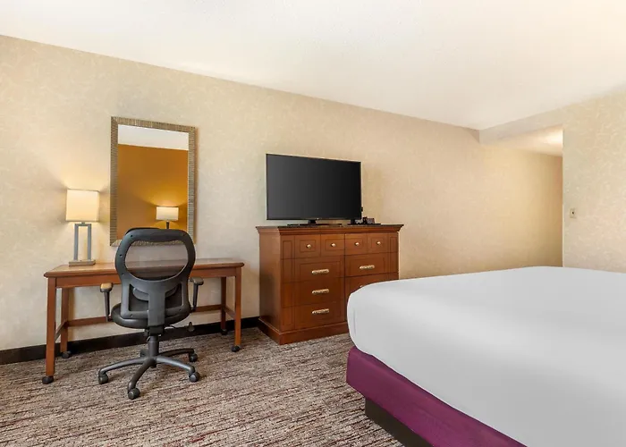 Drury Inn & Suites St. Louis Forest Park
